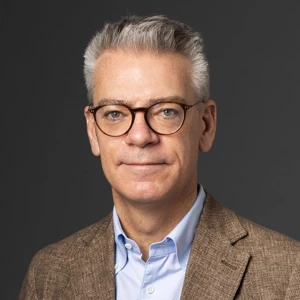 Porträtt av franchisetagare och mäklare på Svensk Fastighetsförmedling.
